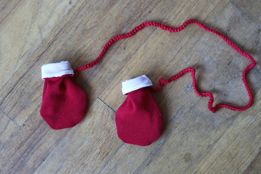 Crocheted Mitten String